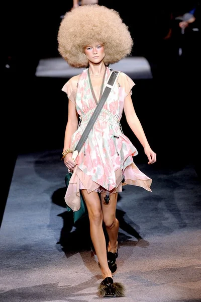 Look 32